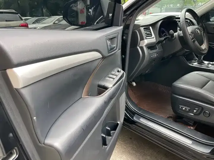 Highlander 2018 2.0T 4-wheel drive distinguished edition 7-seat country VI 11