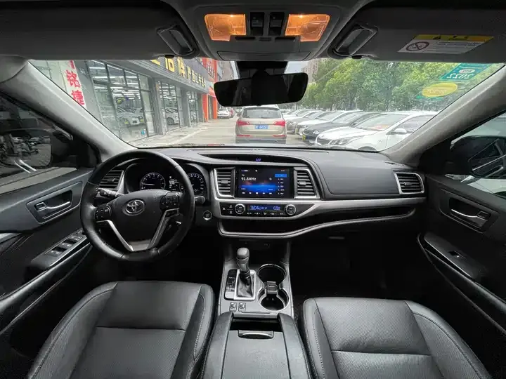 Highlander 2018 2.0T 4-wheel drive distinguished edition 7-seat country VI 7