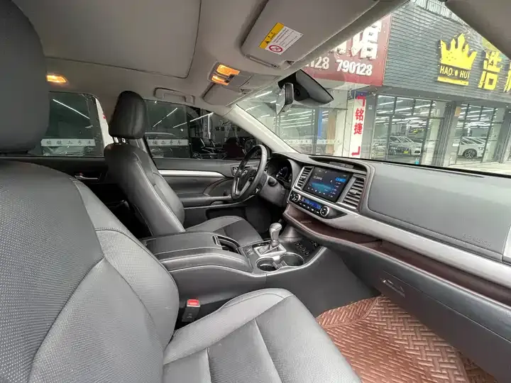 Highlander 2018 2.0T 4-wheel drive distinguished edition 7-seat country VI 8