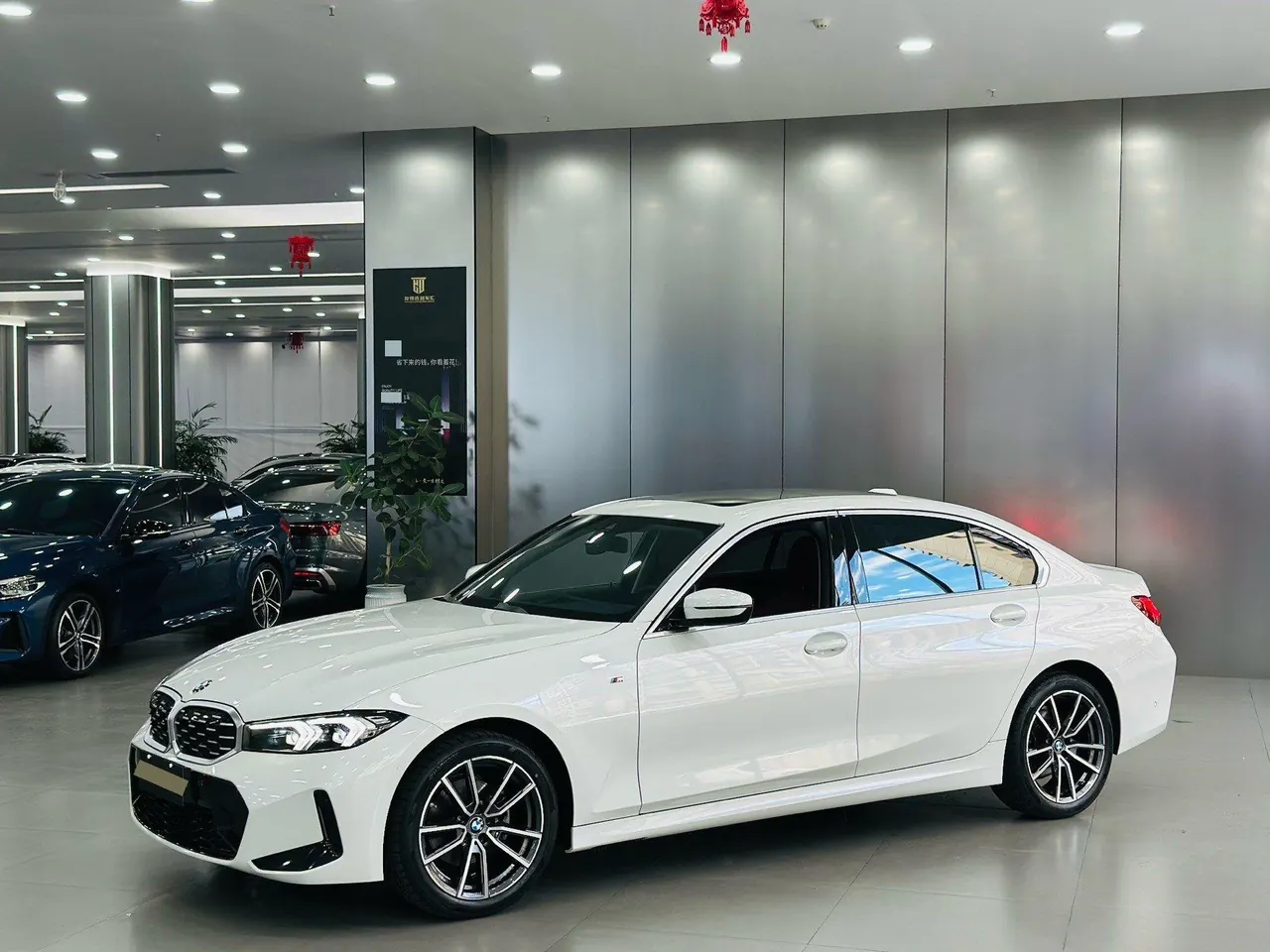 Open image lightbox: BMW 3 Series 2023 325Li 2.0T M Sports Suit Automatic Gear