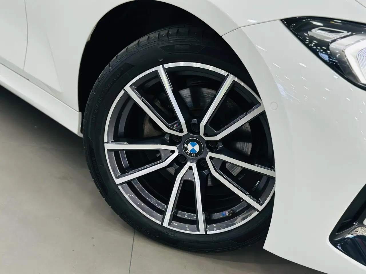 BMW 3 Series 2023 325Li 2.0T M Sports Suit Automatic Gear 10