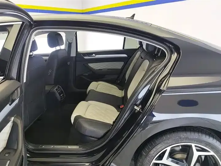 Magotan 2023, 2 Millionth‑Unit Commemorative Edition, 330TSI DSG Leading Model 11