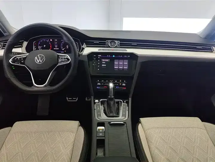 Magotan 2023, 2 Millionth‑Unit Commemorative Edition, 330TSI DSG Leading Model 12