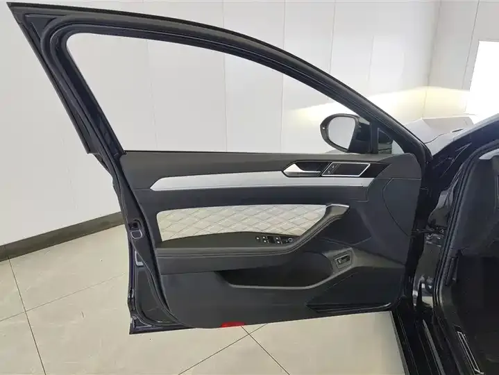 Magotan 2023, 2 Millionth‑Unit Commemorative Edition, 330TSI DSG Leading Model 7