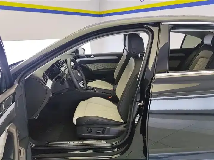 Magotan 2023, 2 Millionth‑Unit Commemorative Edition, 330TSI DSG Leading Model 9