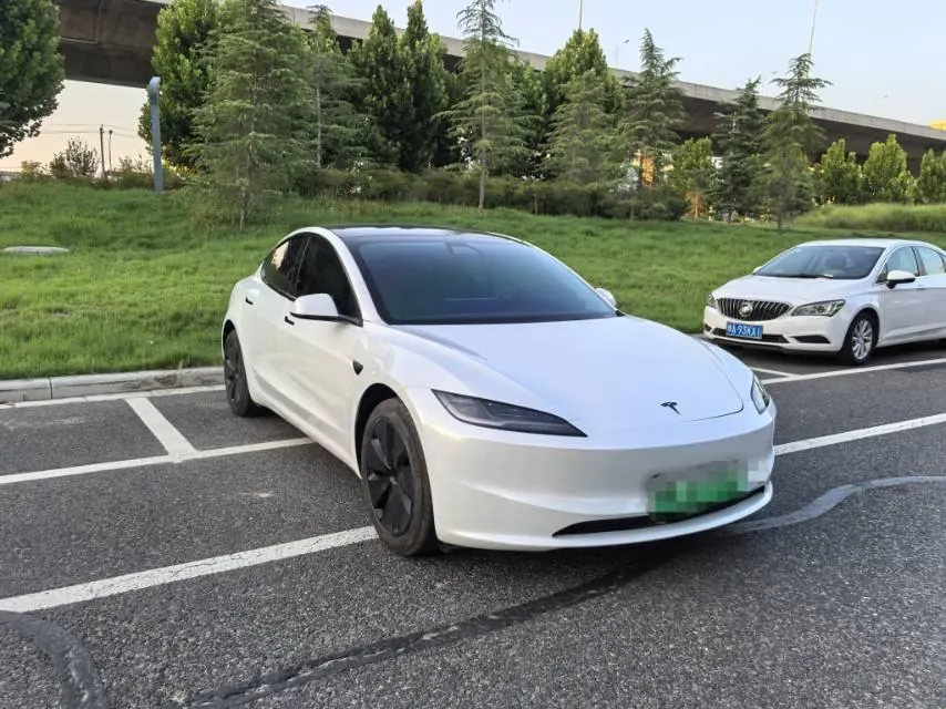 Tesla 2025 Model 3 Rear-Wheel-Drive Edition (facelift) Automatic Transmission - View 1