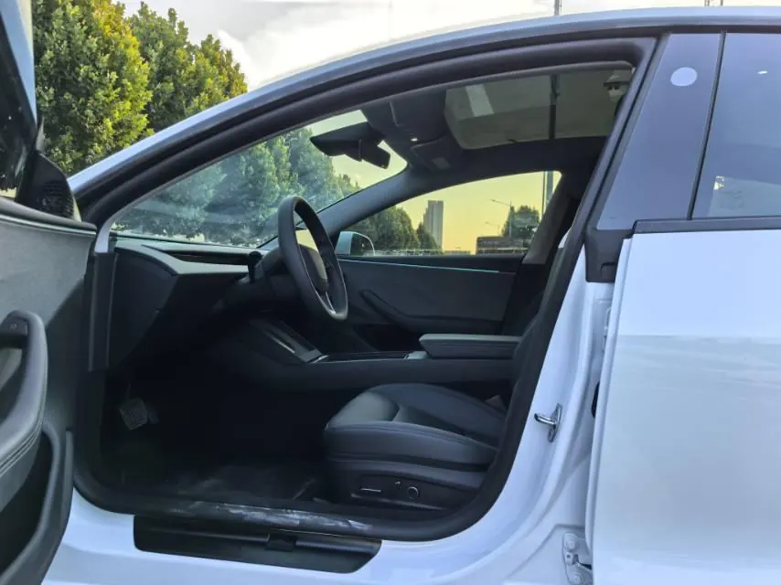 Tesla 2025 Model 3 Rear-Wheel-Drive Edition (facelift) Automatic Transmission 2