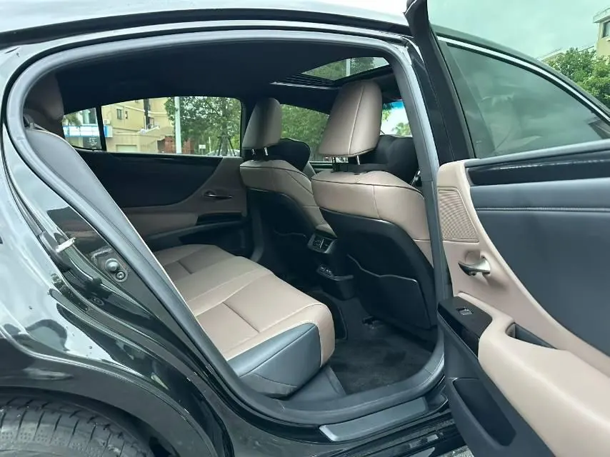 Lexus ES (Imported) 2023 ES200 2.0 Stepless Premium Edition Automatic Gear 6