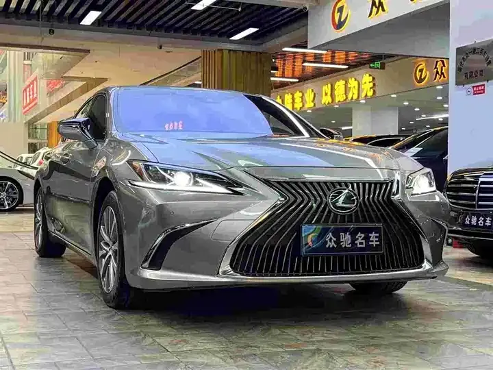 Lexus ES 2020 200 Excellence Edition - View 1