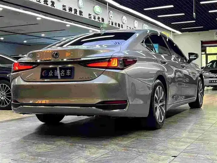 Lexus ES 2020 200 Excellence Edition 9