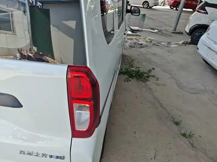 Wuling light new energy 2025 305km aggressive 8