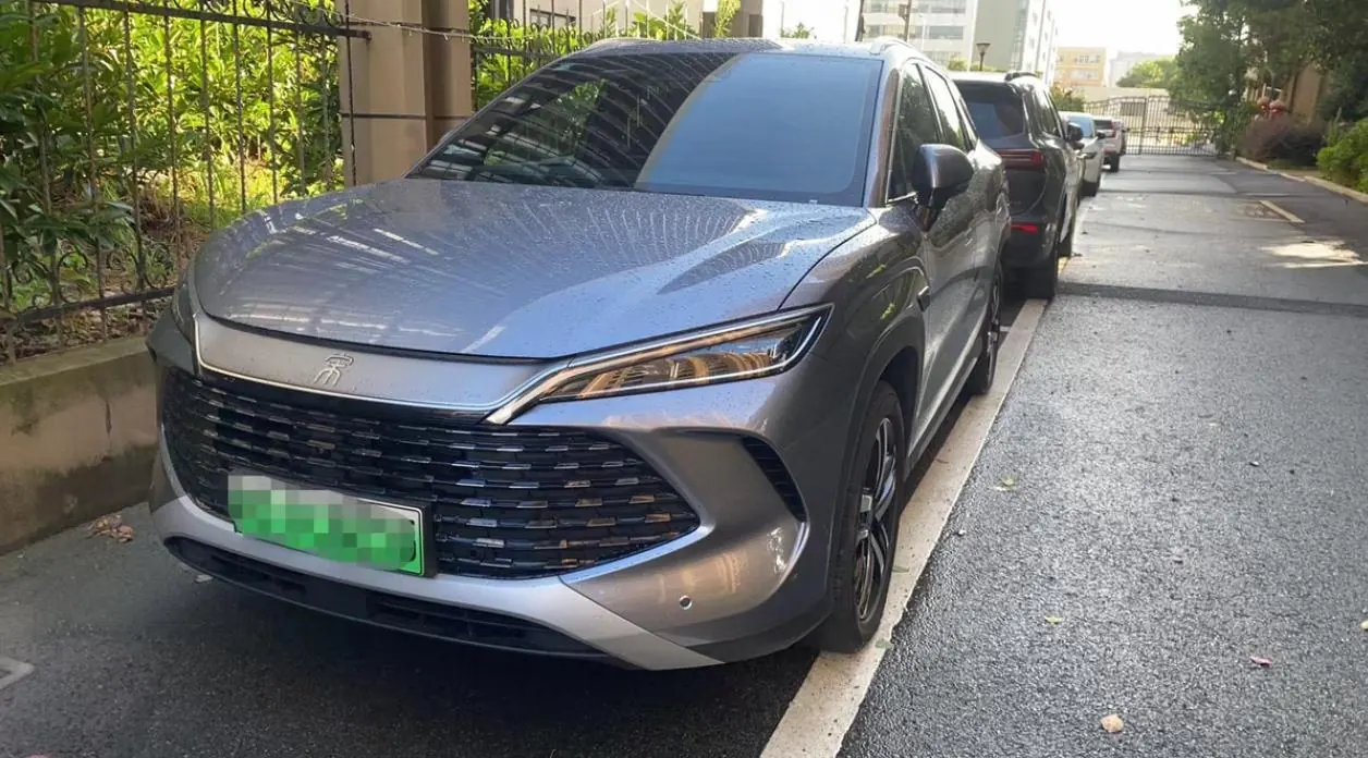 Открыть галерею: BYD 2024 Song L DM-i 1.5 Stepless 112km Exceed Automatic Transmission