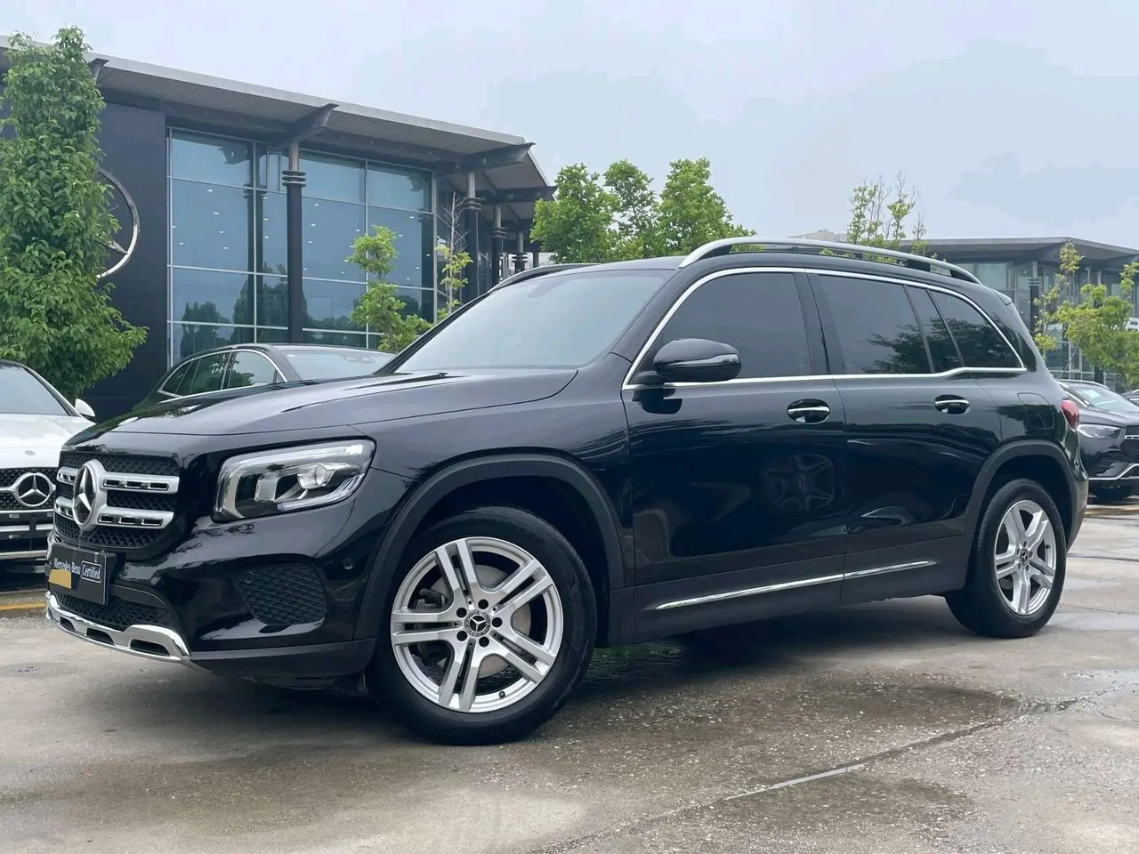 Mercedes Benz 2023 GLB 220 2.0T Dynamic Automatic - View 1