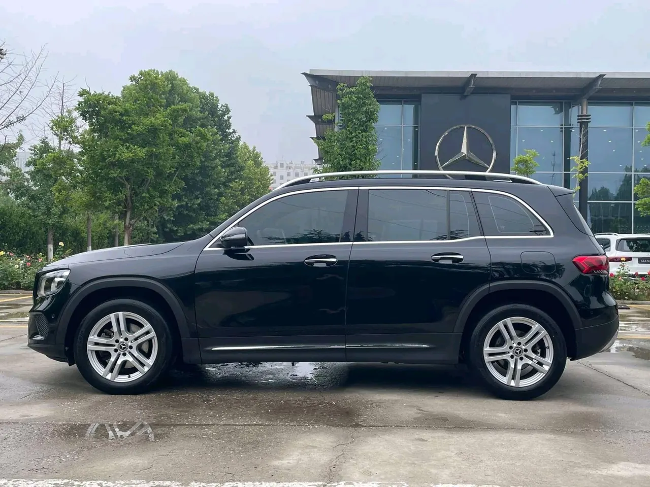 Mercedes Benz 2023 GLB 220 2.0T Dynamic Automatic 3