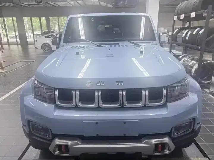 Beijing cross-country BJ40 2023 2.0T automatic four-wheel drive city hunter version chivalrous man type 2