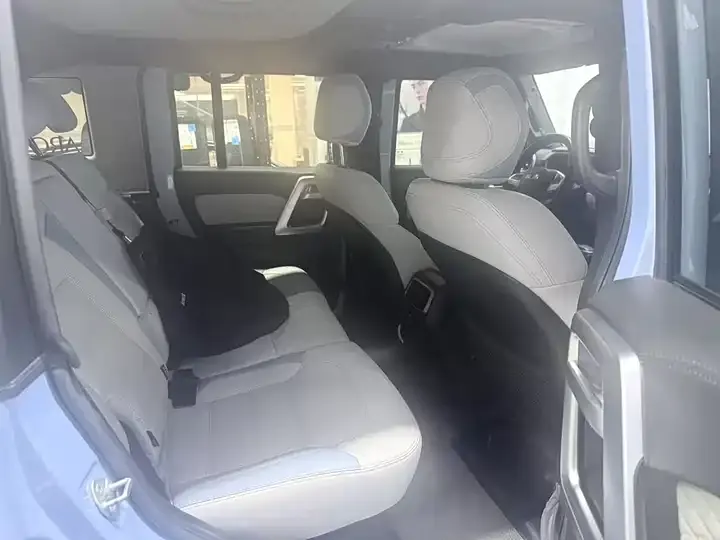 Beijing cross-country BJ40 2023 2.0T automatic four-wheel drive city hunter version chivalrous man type 4