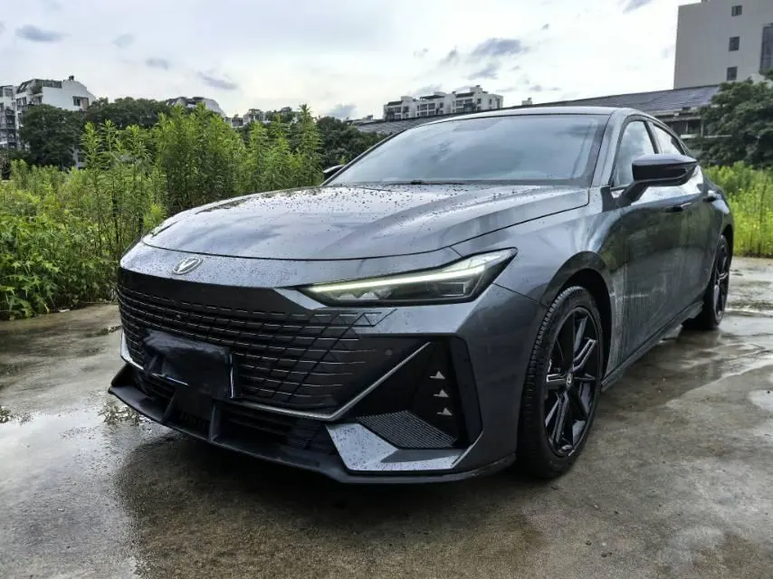 Open image lightbox: ChangAn 2022 UNI-V 1.5T honorable automatic gear