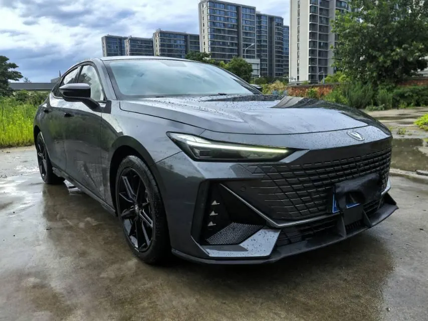 ChangAn 2022 UNI-V 1.5T honorable automatic gear 3
