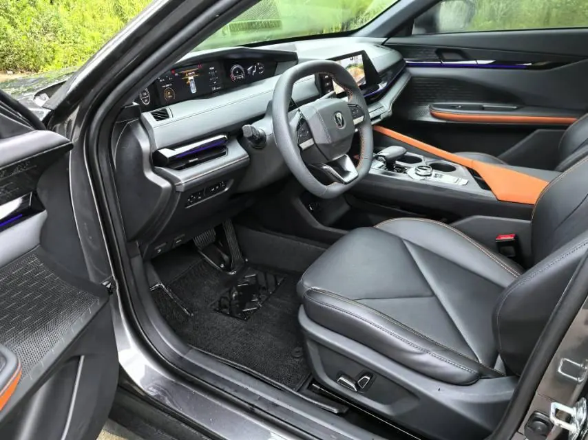 ChangAn 2022 UNI-V 1.5T honorable automatic gear 6