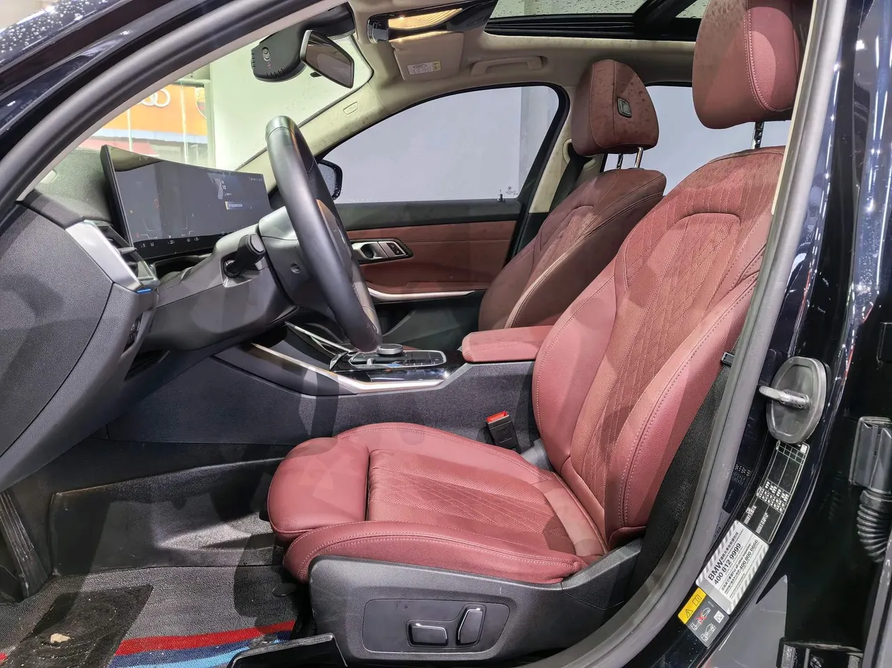 Open image lightbox: BMW 2024 i3 eDrive 35 L automatic gear