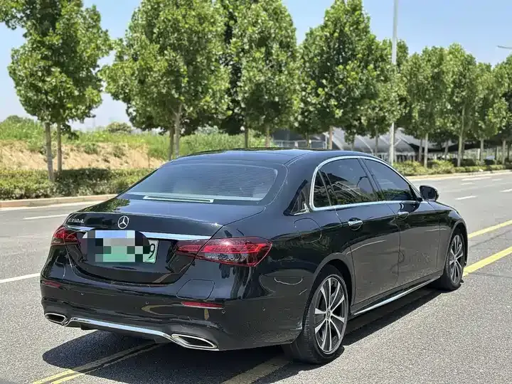 Mercedes Benz E-Class New Energy 2023 E 350 e L Plug-in Hybrid Sports Car 10
