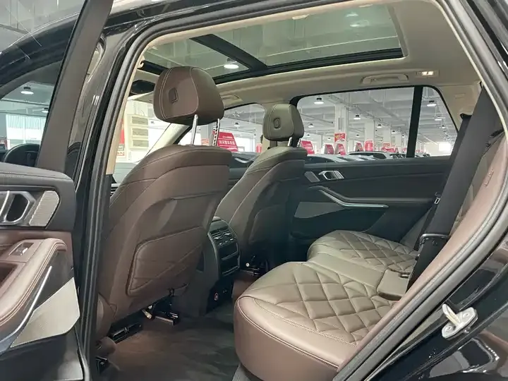 BMW X5 2022 xDrive 30Li exclusive m sports suit 10