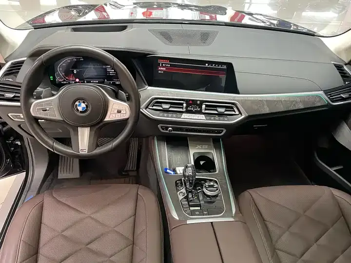 BMW X5 2022 xDrive 30Li exclusive m sports suit 11