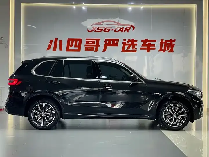 BMW X5 2022 xDrive 30Li exclusive m sports suit 7