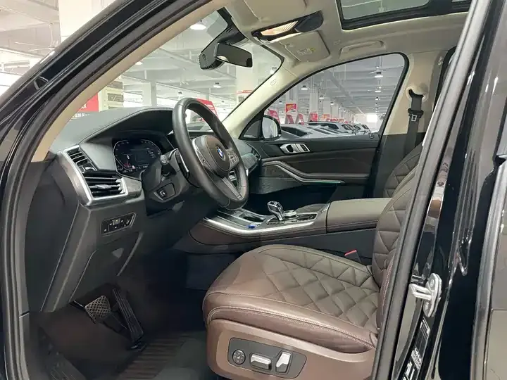 BMW X5 2022 xDrive 30Li exclusive m sports suit 9