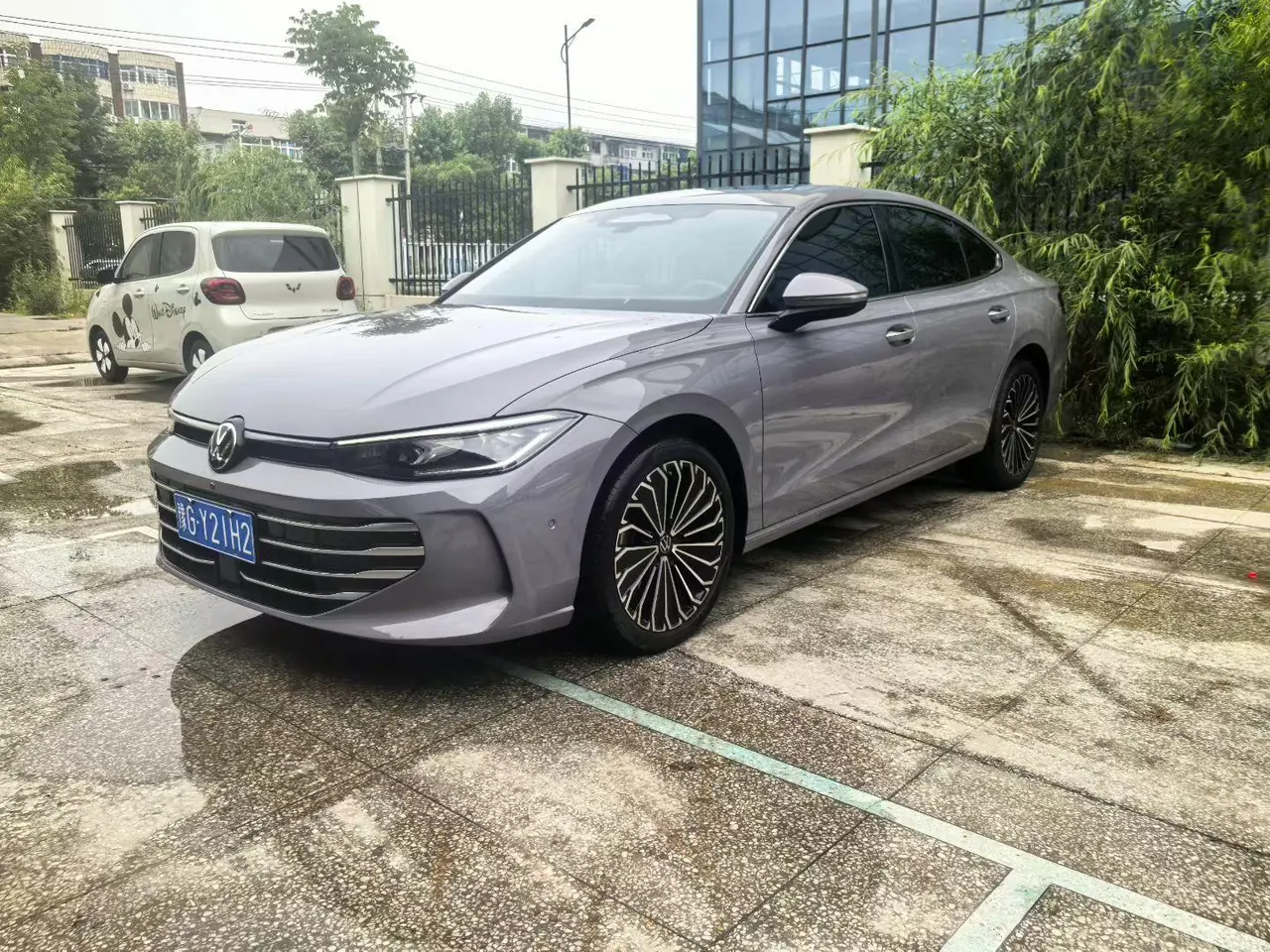 Volkswagen 2025 Passat Pro 2.0TSI 380TSI Dragon Edition Automatic - View 1