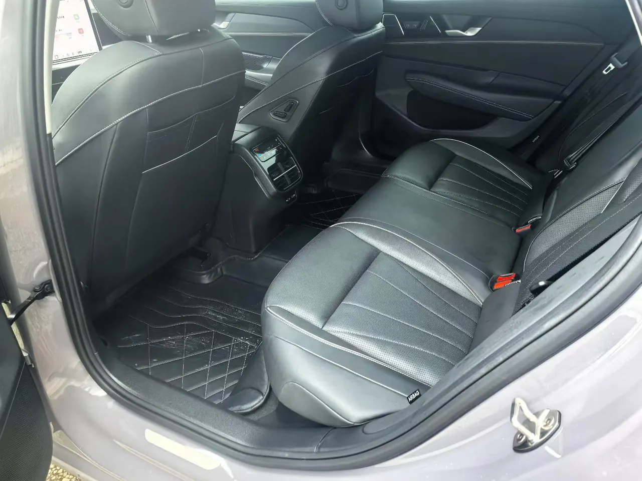Volkswagen 2025 Passat Pro 2.0TSI 380TSI Dragon Edition Automatic 7