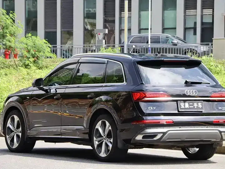Audi Q7 2021 55 TFSI quattro S line Premium Model 4