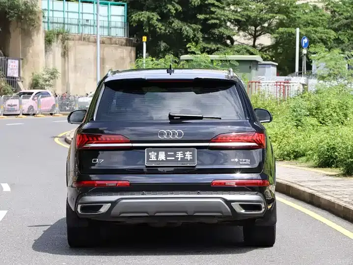 Audi Q7 2021 55 TFSI quattro S line Premium Model 5