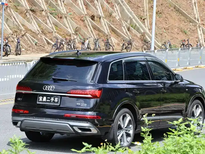 Audi Q7 2021 55 TFSI quattro S line Premium Model 6