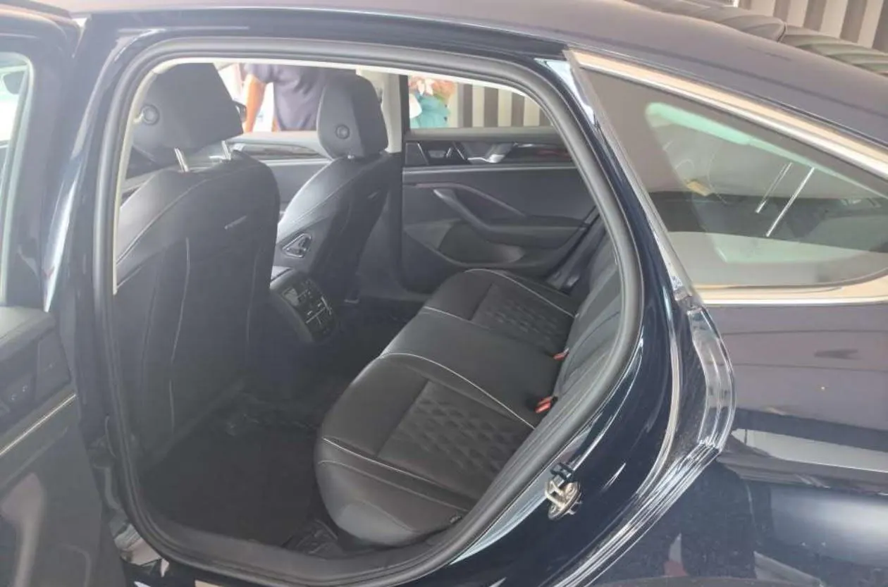 Open image lightbox: Volkswagen 2024 Magotan 2.0TSI 380TSI Extreme Edition Automatic