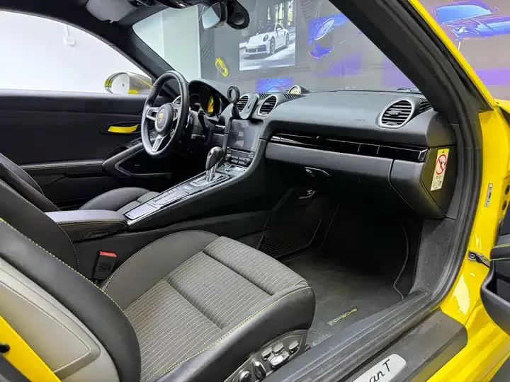 Porsche 718 2019 Cayman T 2.0T 12