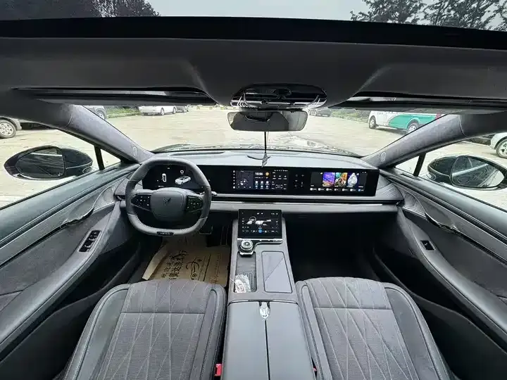 Voyah Chasing Light 2023 Four-wheel Drive Flagship Edition 5