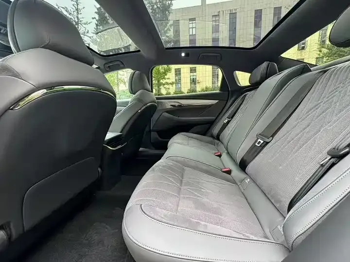 Voyah Chasing Light 2023 Four-wheel Drive Flagship Edition 6