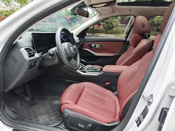 BMW i3 2024 eDrive 35 L 8