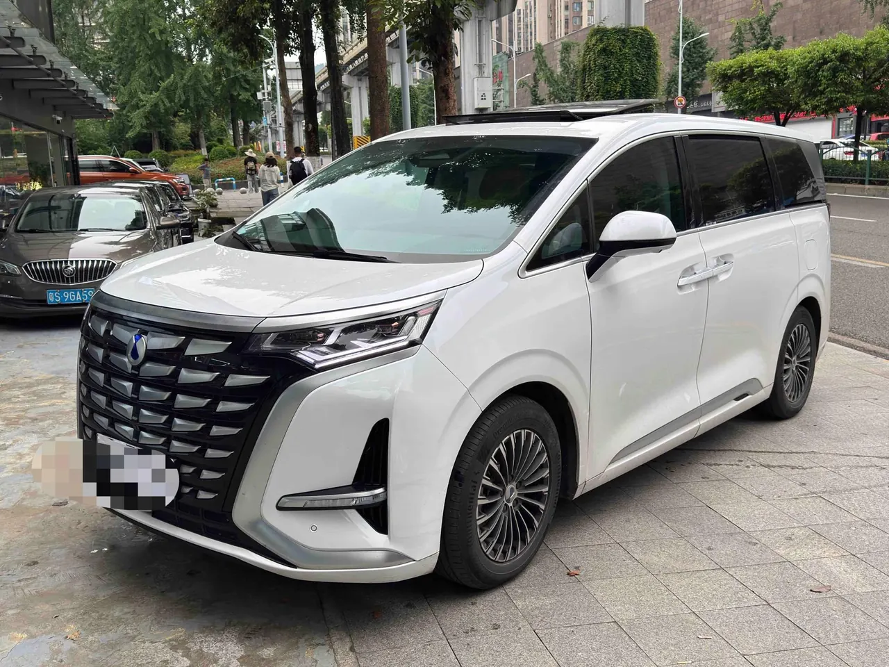 打开图片灯箱:Denza 2022 Denza D9 DM-i 1.5T stepless 1040 distinguished automatic gear