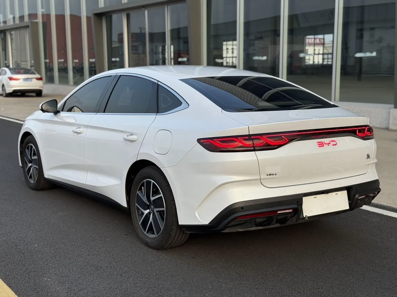 BYD 2024 Qin L DM-i 1.5 stepless 80KM Exceed automatic gear 2