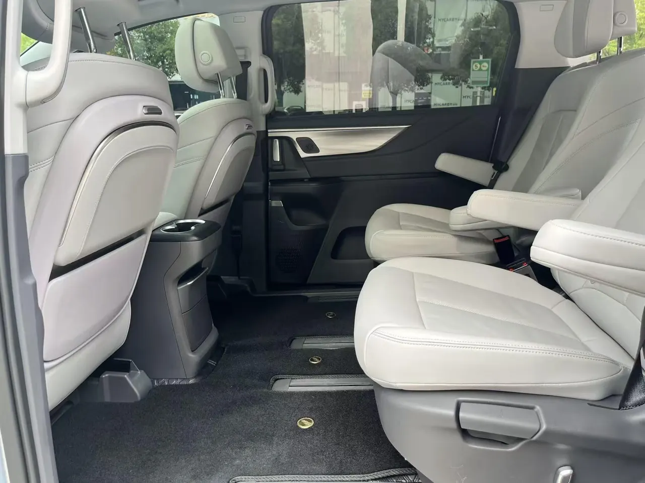 Buick 2025 GL8 ES Lu Zun 48V 2.0T Smart Edition Automatic Gear 4