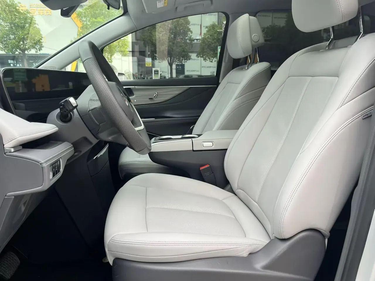Buick 2025 GL8 ES Lu Zun 48V 2.0T Smart Edition Automatic Gear 6
