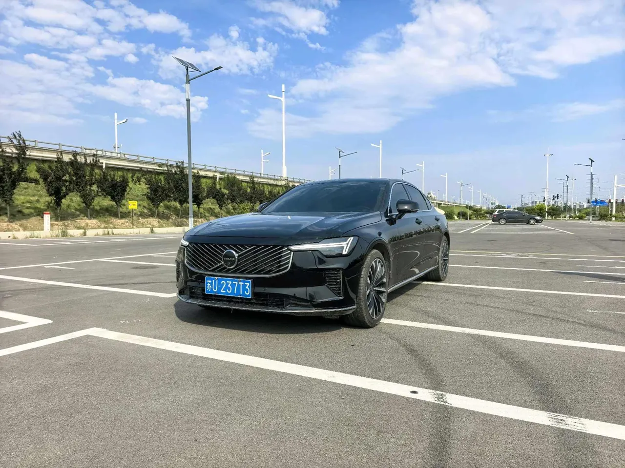 Volvo 2026 S90 48V 2.0T B5 Zhiyuan Deluxe Edition Automatic Gear - View 1