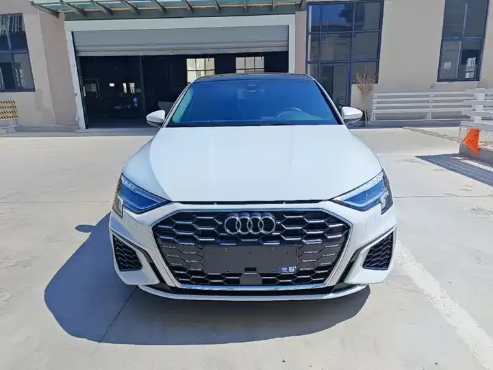 Audi A3 2023 Sportback 35 TFSI Luxury Sport 2