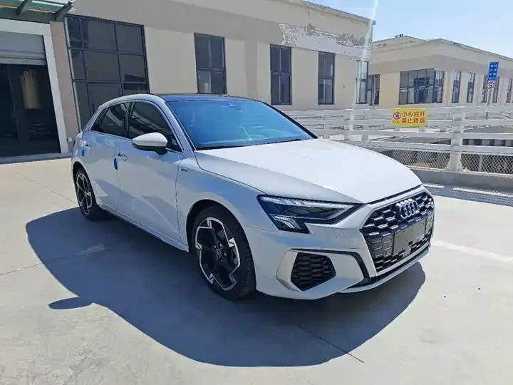 Audi A3 2023 Sportback 35 TFSI Luxury Sport 3