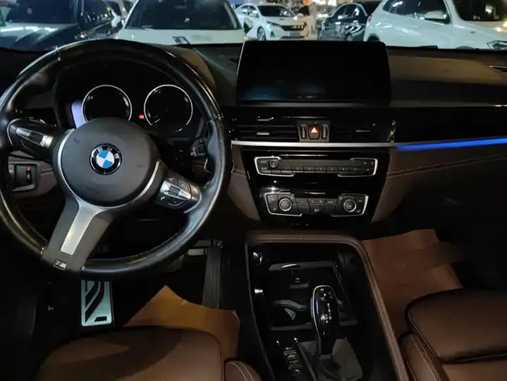 BMW X2 2021 sDrive25i leading M sports suit 12