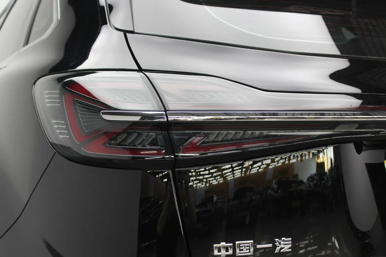 HongQi 2025 HS5 2.0T Two-Drive Flag Enjoy Pro Edition Automatic Gear 13