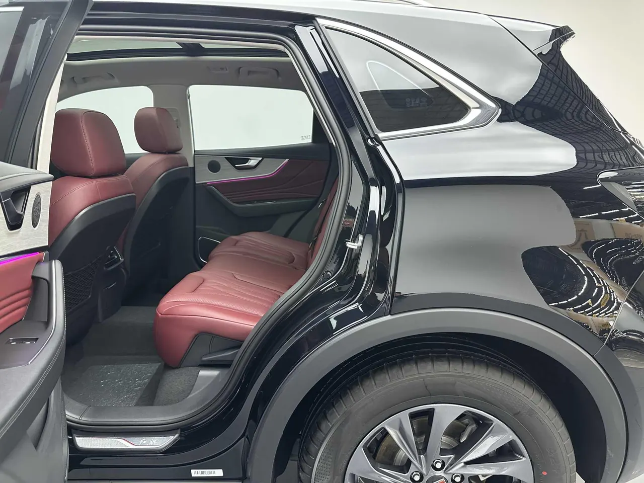 HongQi 2025 HS5 2.0T Two-Drive Flag Enjoy Pro Edition Automatic Gear 7