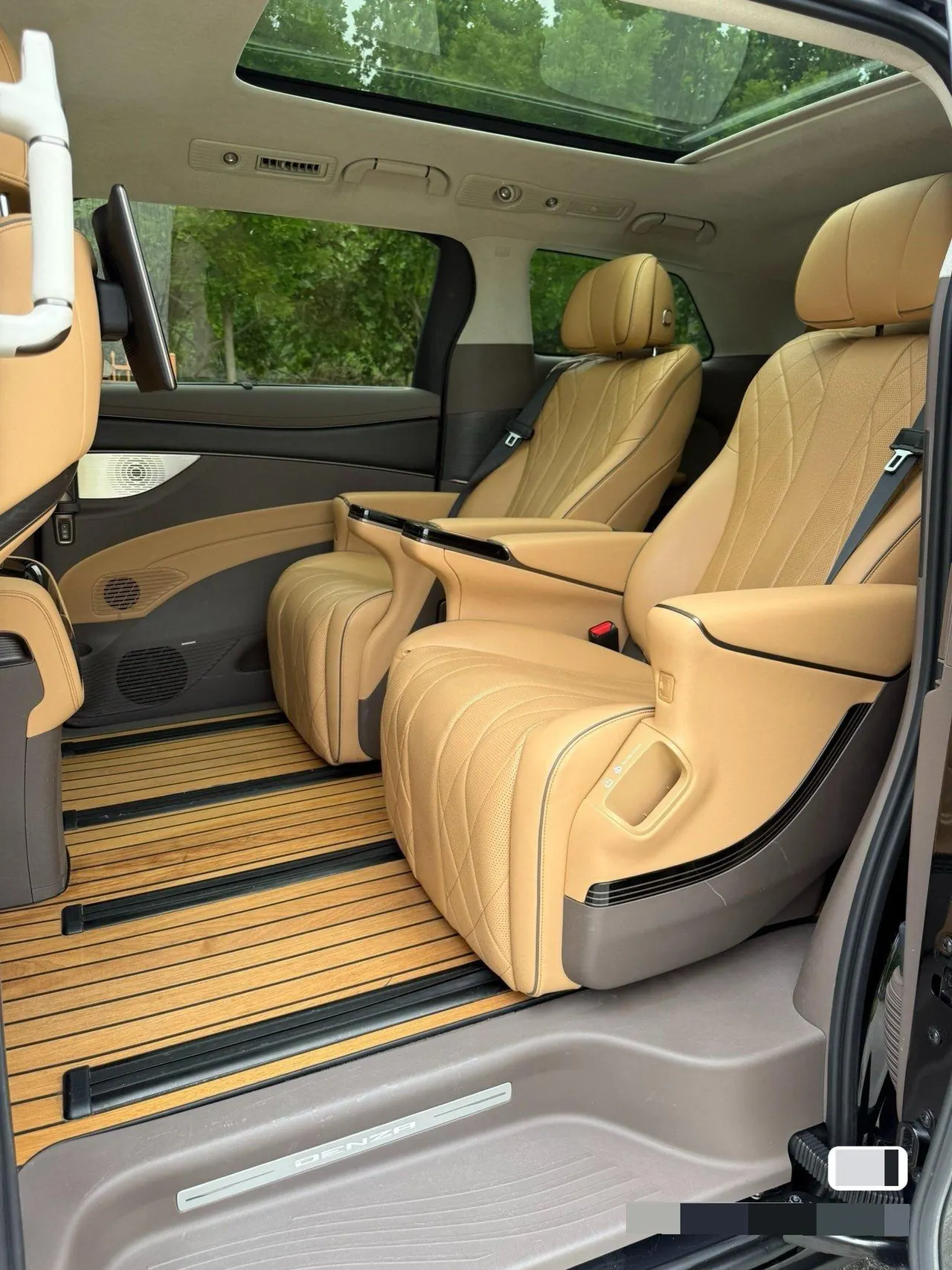 Denza 2022 Denza D9 DM-i 1.5T stepless 970 four-wheel drive flagship automatic gear 3